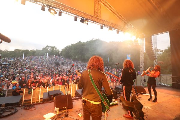 zutons at karma valley stage